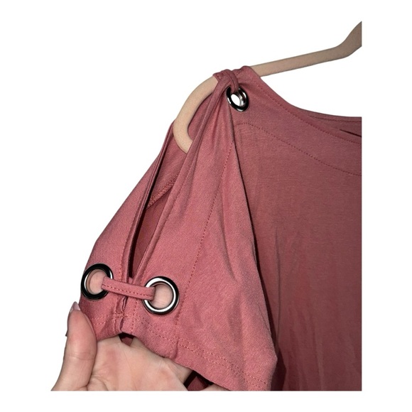 CABLE & GUAGE Rose Short Sleeve Cold Shoulder Top M NWT - Picture 5 of 8